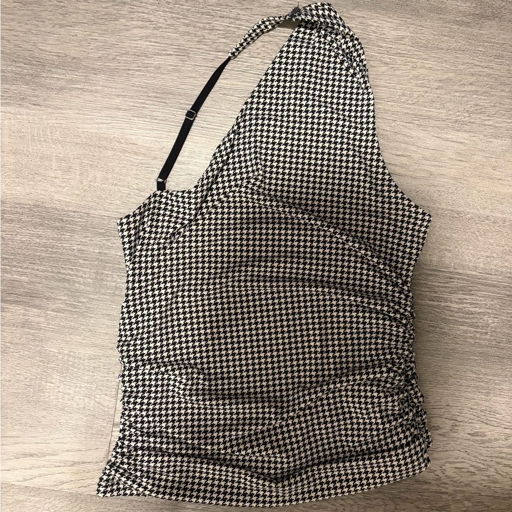 Abercrombie Women’s Black & White Houndstooth One-Shoulder Top